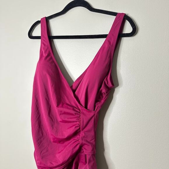 Jantzen Classic One Piece Women 12 Swimsuit Swim Beach Resort Padded Magenta - Picture 2 of 7